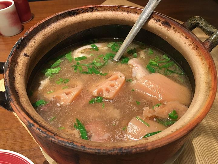 Image of Spare rib soup with lotus root and four herbs
